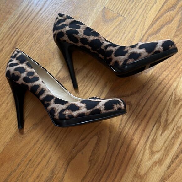NINE WEST Leopard Faux Stiletto Platform Pumps- 8M - Picture 7 of 16